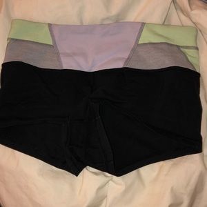 REVERSIBLE LULULEMON YOGA SHORTS